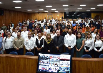 Entrega la UAT becas de excelencia y labor humanista a sus estudiantes