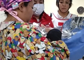 Detienen a mujer por abandonar a su bebé en bote de basura en Escobedo