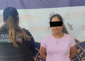 Detienen a mujer por robar comida dietética