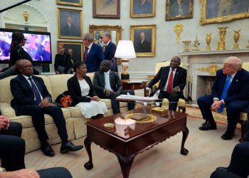 Trump confronta a presidente de Sudáfrica con video sobre supuesta persecución a granjeros blancos