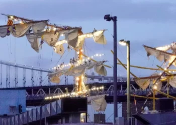 Choque del Buque Escuela Cuauhtémoc en puente de Brooklyn deja 22 tripulantes heridos