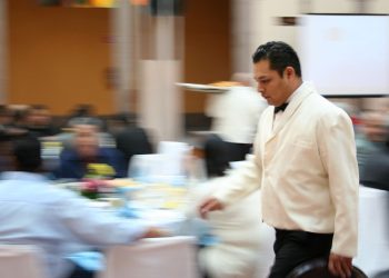 Empresarios del norte de Tamaulipas en alerta por cambios en Ley Propina