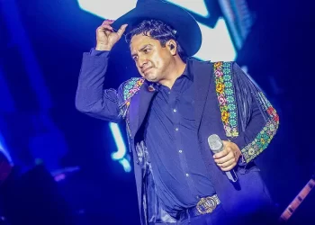 EU le retira la visa a Julión Álvarez; tuvo que posponer un concierto en Texas que se había agotado