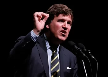 Tucker Carlson confronta a Ted Cruz por postura sobre Irán