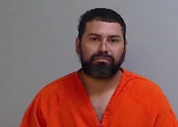 Dice que “lo acosaron” y causa tiroteo que deja un muerto