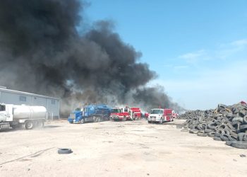 Investigan quema ilegal de llantas en centro de residuos de Reynosa