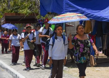 Sheinbaum condena intento de “portazo” de maestros