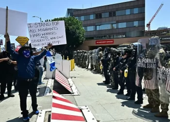 Manifestantes se enfrentan en Los Ángeles con la Guardia Nacional de EU en protestas por redadas