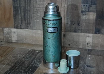 Muere por envenenamiento tras usar el mismo termo durante 10 años