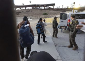 Por primera vez, Estados Unidos cobrará tarifa a solicitantes de asilo