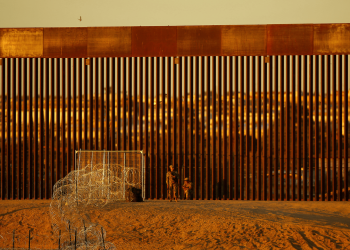 Juez federal bloquea veto de Trump al asilo en la frontera México-Estados Unidos