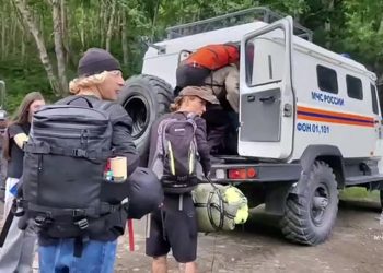 Sismo en Rusia provoca olas de hasta 15 pies en costas del Pacífico de EE.UU.