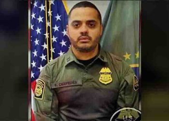 Muere agente al rescatar a sus hijos, “siempre lo recordaremos como a un héroe”