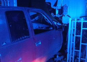 Camioneta se estrella contra vivienda en fraccionamiento de Reynosa