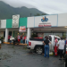 Camioneta fuera de control causa caos en plaza comercial de Monterrey