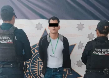 Detienen a hombre con 15 tarjetas bancarias en cajero de Guadalupe