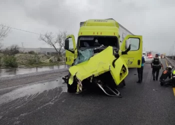 Fatal choque de tráileres paraliza el Libramiento Noroeste en Santa Catarina
