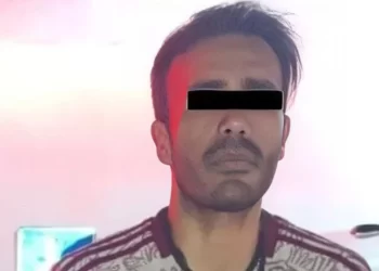 Detienen a hombre en Monterrey por golpear a su pareja para meter a otra mujer a su casa