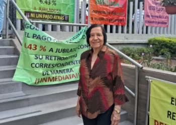 Nuevo León: Maestros jubilados denuncian a líder sindical por intentar pacto con autoridades