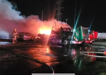 Incendio consume tráileres cerca del puente Reynosa-Pharr