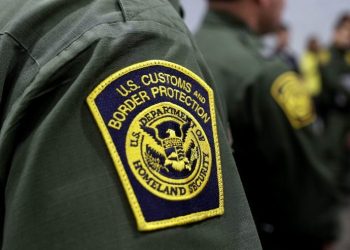 Arrestan a más de 50 personas en operativo migratorio del Valle