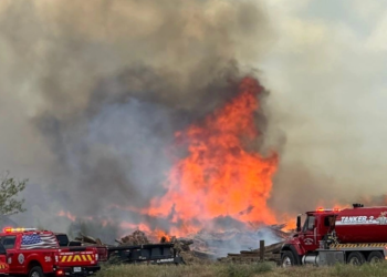 Departamento de Bomberos de Los Fresnos contiene incendio de 20 acres