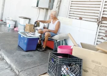 Indigentes sufren las altas temperaturas durante la canícula en Nuevo Laredo