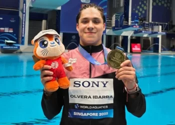Osmar Olvera gana oro histórico para México en Mundial de Natación