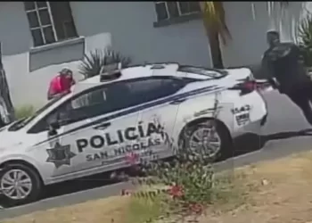 Oficial de Policía Salva a Mujer de Ahogarse con un Totopo