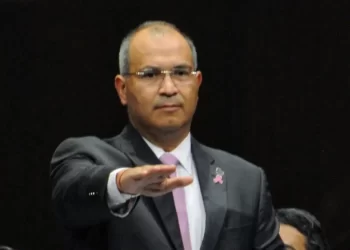 Detención de ex director de Pemex en EU se debe a irregularidades migratorias, no a un caso penal