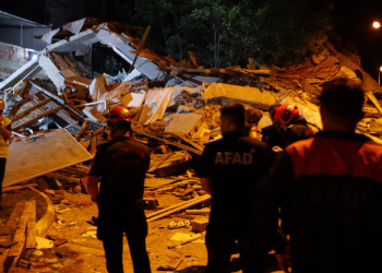 Fuerte sismo sacude a Turquía y deja un muerto