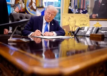 Trump impone nuevas restricciones a visas H-1B y genera caos entre inmigrantes calificados