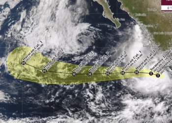 Narda se convierte en huracán y amenaza con lluvias intensas en México