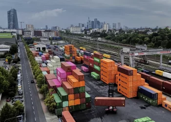 Trump anuncia aranceles sobre medicamentos, muebles y camiones pesados