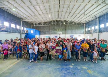 Entrega Gobierno de Reynosa Becas Rita Cetina en la Secundaria número 10