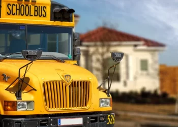 Choque de autobús escolar en Edinburg; alumnos resultan ilesos