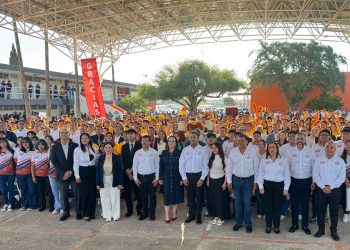 Entregan techumbre a universitarios