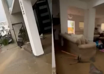 Lluvia derrumba casa en Monterrey