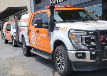 Evacúan plaza comercial en San Nicolás por conato de incendio