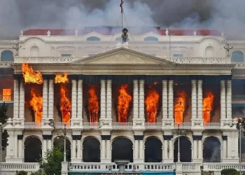 Crisis en Nepal: renuncia del primer ministro tras ola de protestas