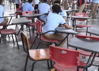 Apagones obligan a 960 alumnos de secundaria a tomar clases al aire libre