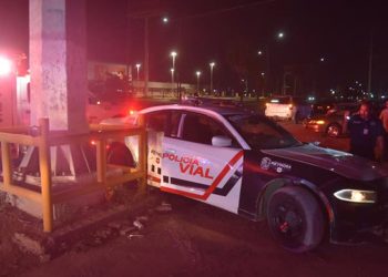 Tráiler embiste patrulla en Reynosa