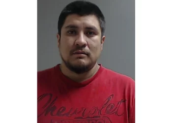 Detienen a hombre en Hidalgo County por muerte del esposo de su pareja