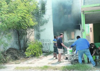 Vecinos apagan incendio a ‘cubetazos’ en Balcones de Alcalá