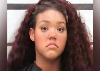 Estudiante de Texas Tech arrestada tras incidente en vigilia por Charlie Kirk
