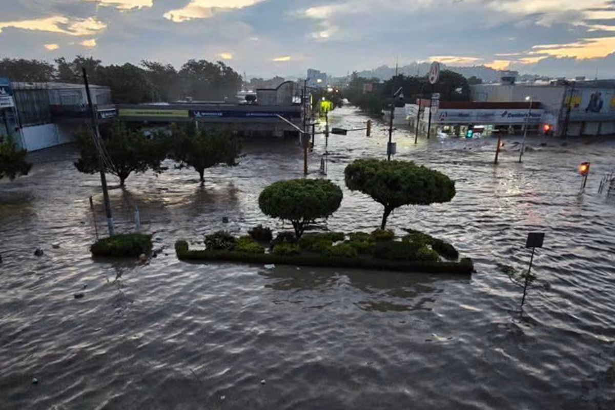 Inundaciones en Poza Rica por desbordamiento del río Cazones