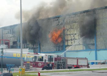 Incendio arrasa maquiladora en Reynosa