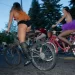 Protestan desnudos y en bicicleta