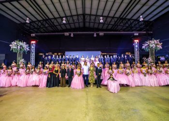 Festeja Gobierno de Reynosa a 82 jóvenes y señoritas en “Mis Quince”