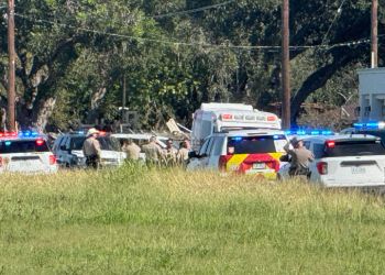 Mujer muere al proteger a niños durante tiroteo en guardería de Donna